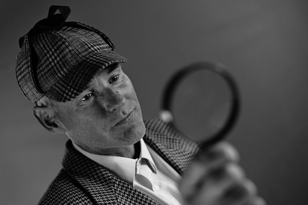 professional investigator at work